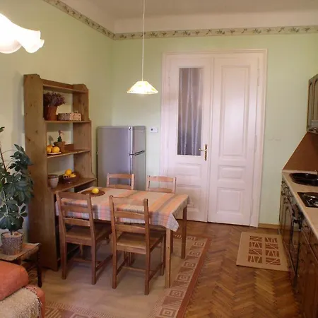 Jos Tour As Apartment